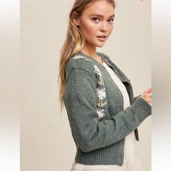 Lovely Green Embroidered Flower Detailed Button Front Cropped Cardigan - Picture 8 of 17